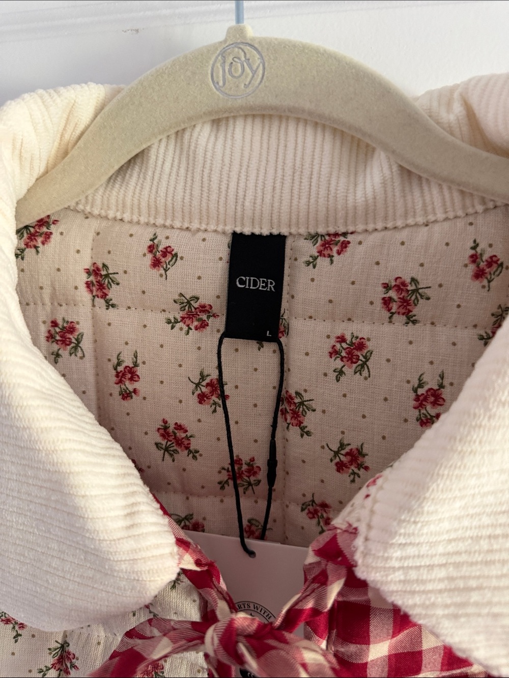 Floral & Gingham Red Quilted Vest with Cream Collar - Picture 4 of 6